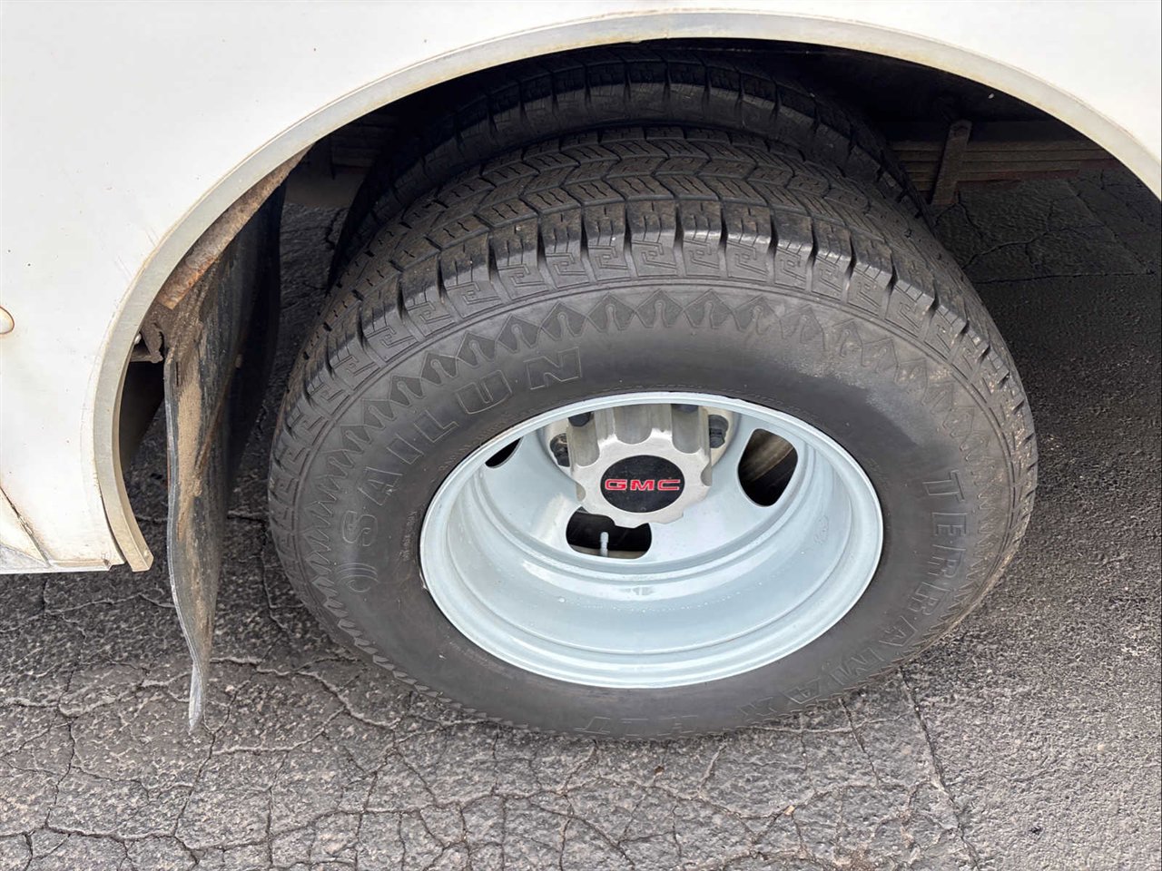 Used 2017 GMC Savana 3500 image 18