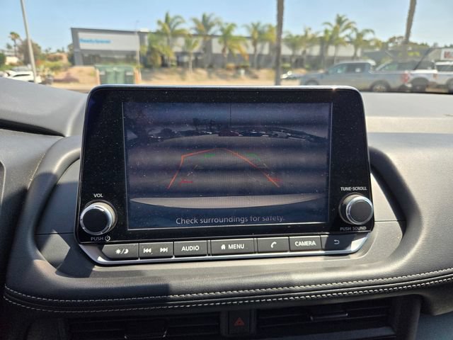 Used 2024 Nissan Rogue S FWD image 11