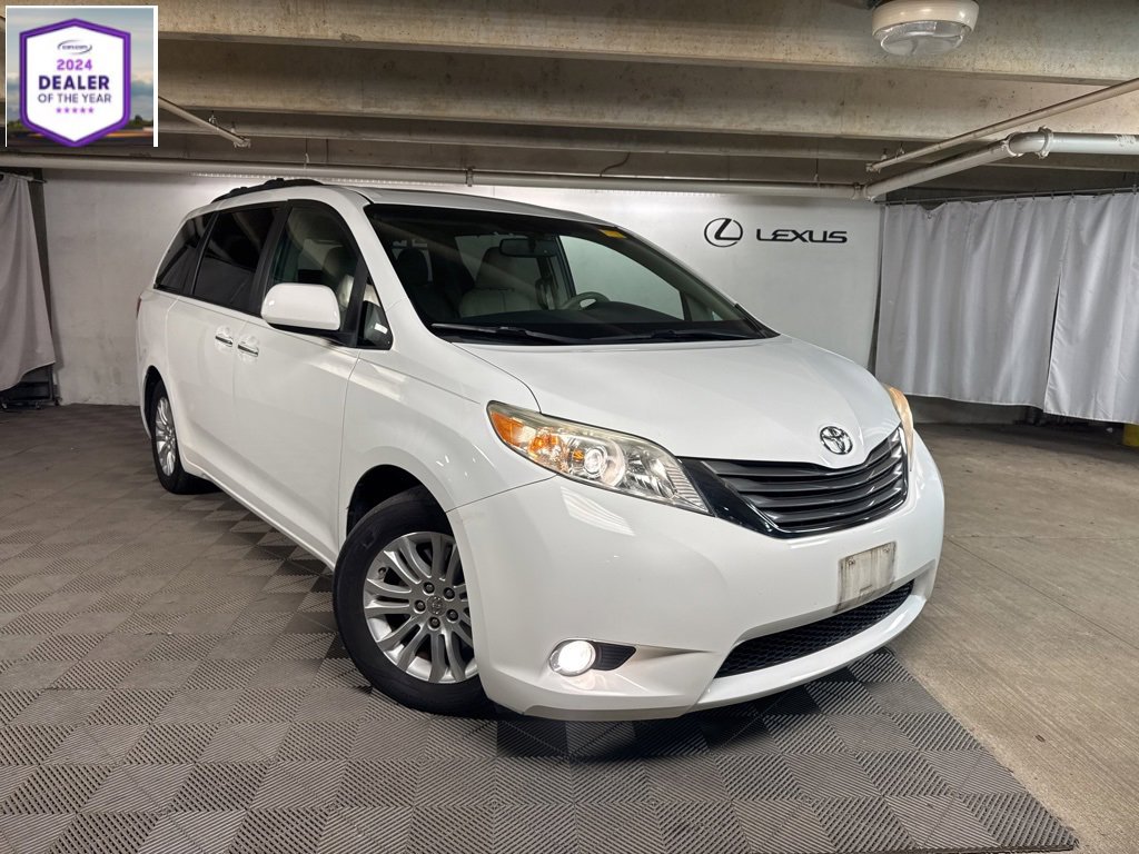 Used 2012 Toyota Sienna XLE image 1
