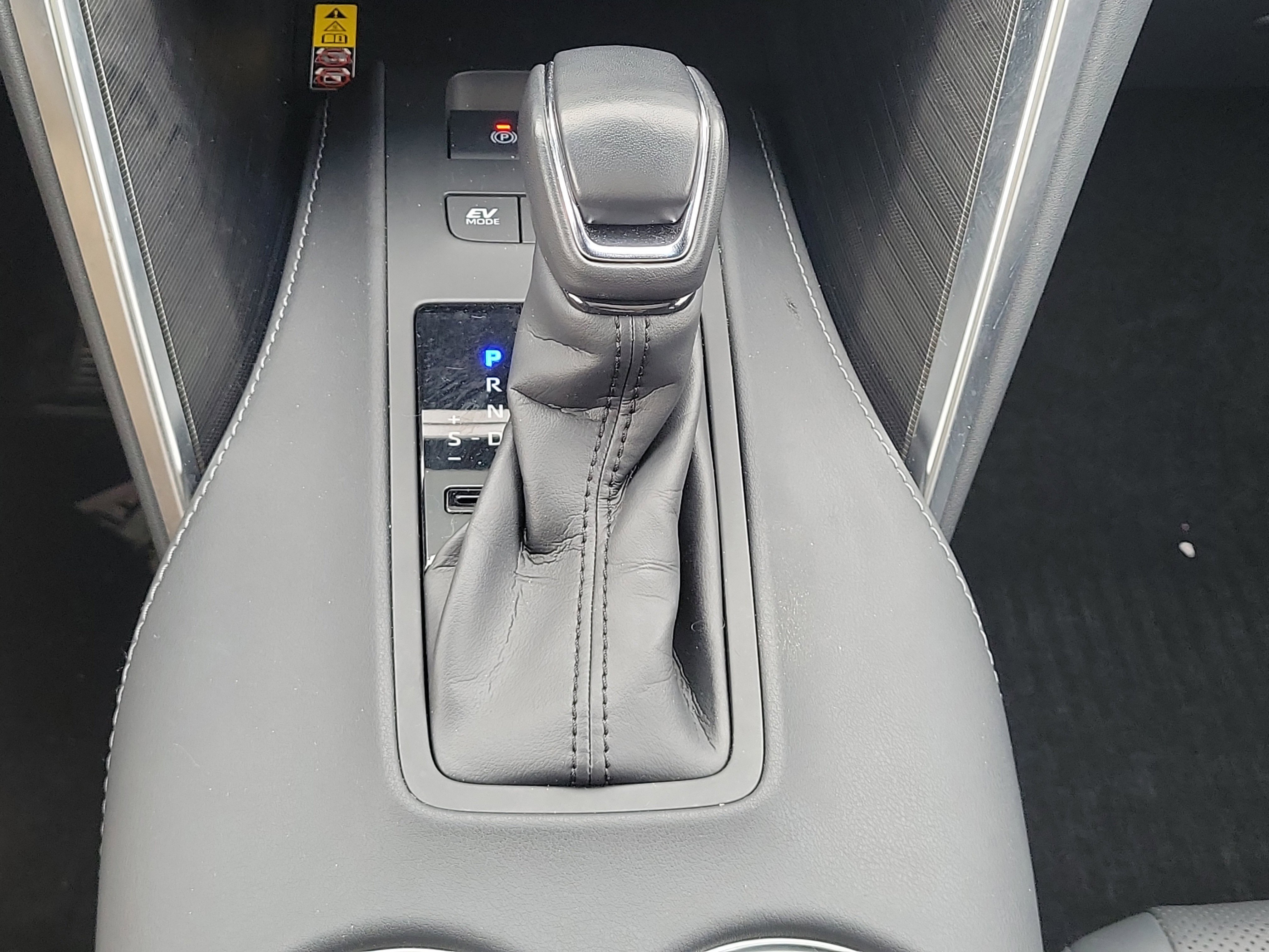 Used 2023 Toyota Venza Limited image 31