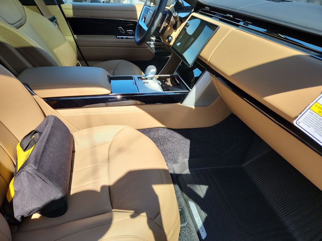 New 2026 Land Rover Range Rover Long Wheelbase SE AWD/4WD image 3