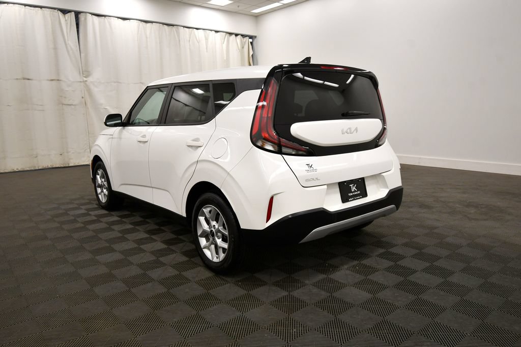 Certified 2025 Kia Soul LX w/ LX Technology Package FWD image 5