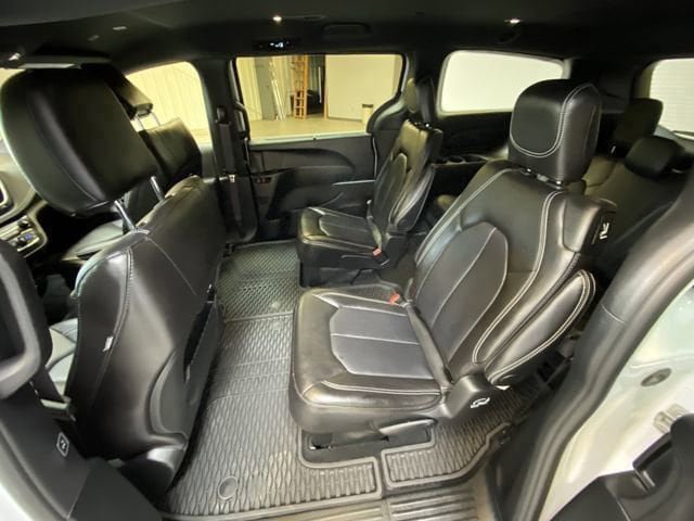 Used 2026 Chrysler Pacifica Select image 24
