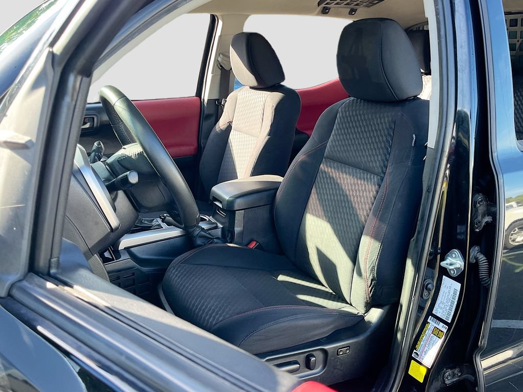 Used 2022 Toyota Tacoma SR5 w/ Technology Package AWD/4WD image 19