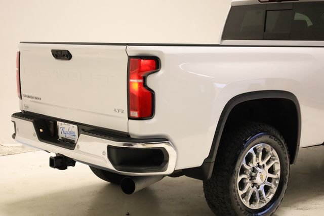 Used 2025 Chevrolet Silverado 3500 LTZ w/ LTZ Convenience Package image 6