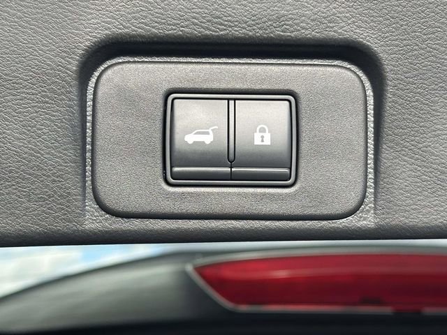 Used 2022 Nissan Rogue SV w/ SV Premium Package image 13