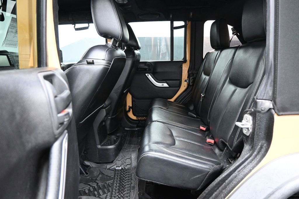 Used 2013 Jeep Wrangler Unlimited Rubicon w/ Connectivity Group AWD/4WD image 22