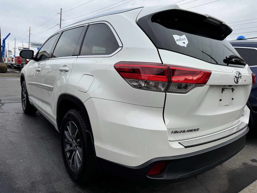Used 2017 Toyota Highlander XLE image 3