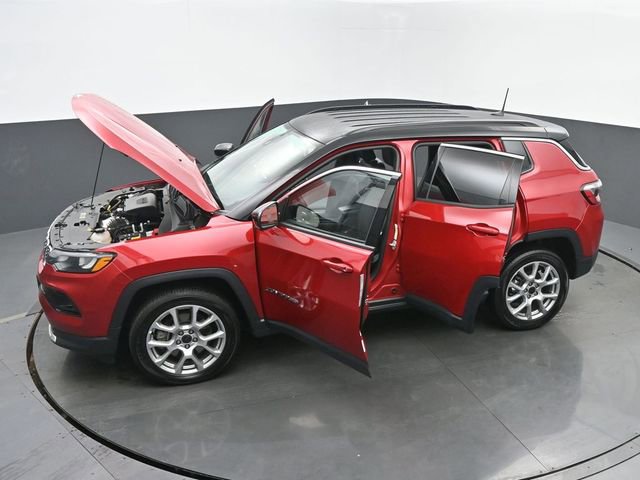 Used 2025 Jeep Compass Limited image 63