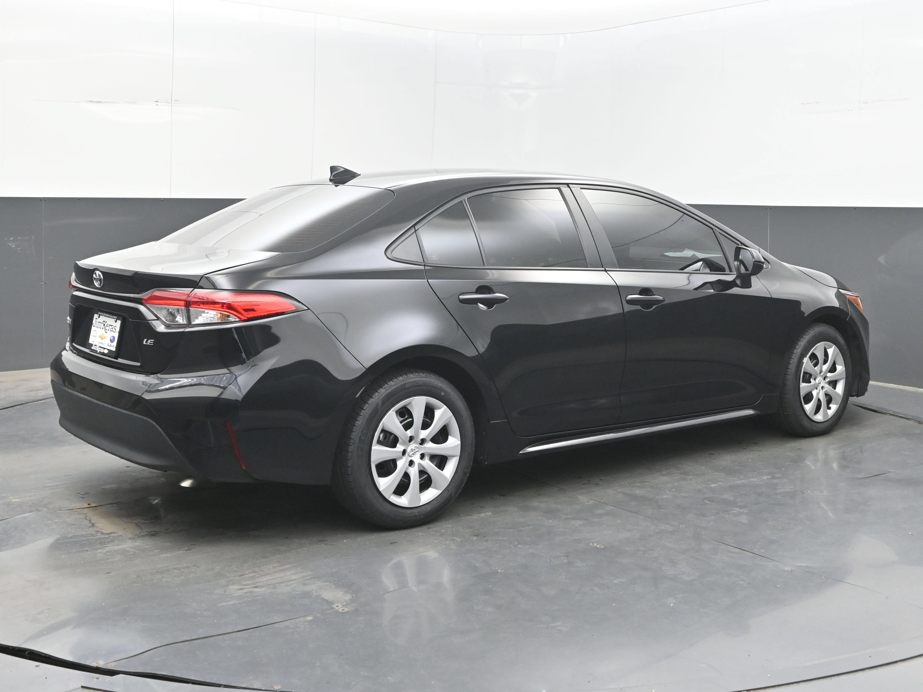 Used 2025 Toyota Corolla LE FWD image 9
