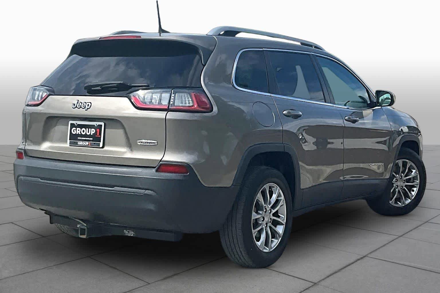 Used 2019 Jeep Cherokee Latitude Plus w/ Comfort/Convenience Group FWD image 13