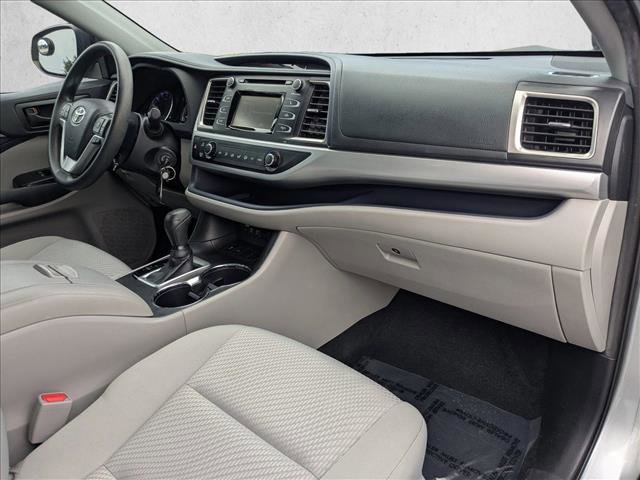 Used 2019 Toyota Highlander LE image 19
