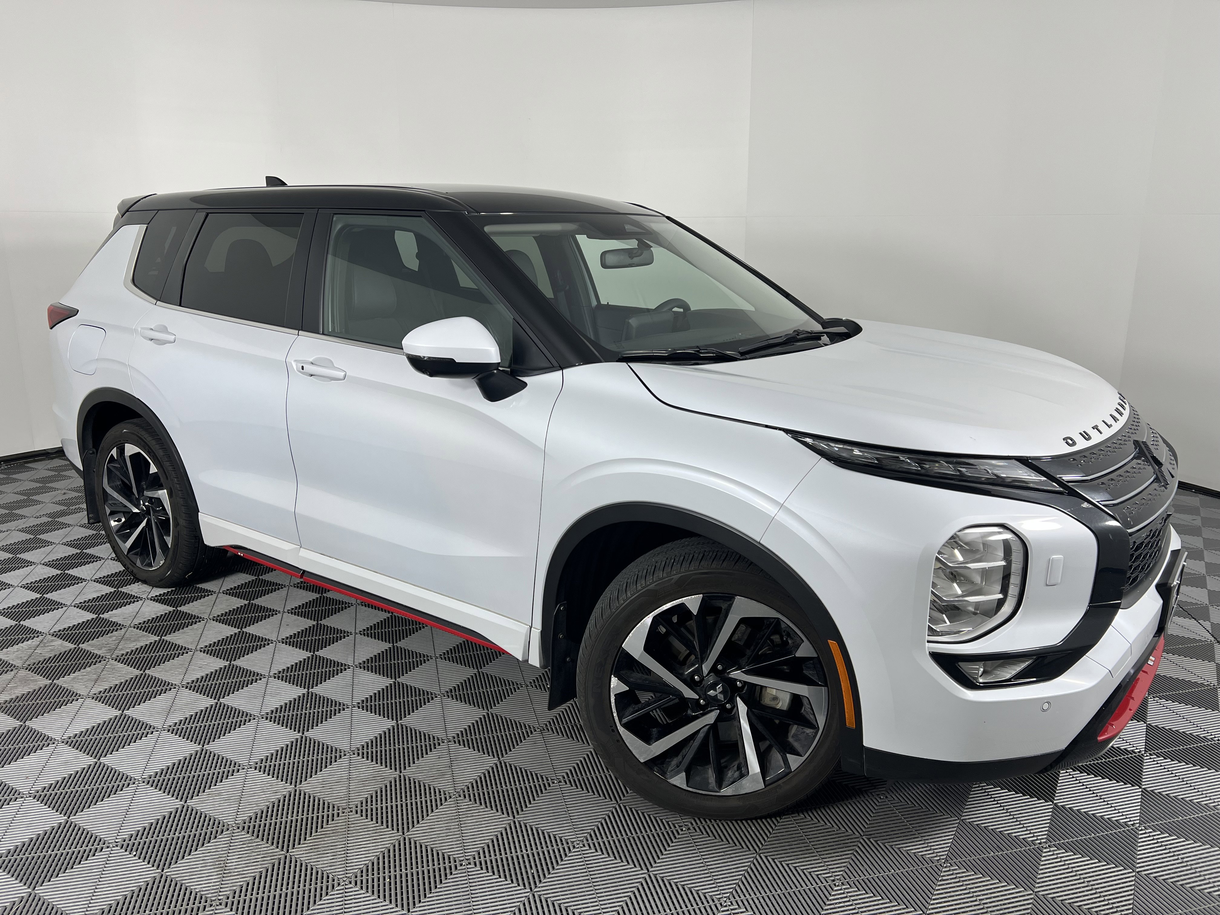 Used 2023 Mitsubishi Outlander Ralliart AWD/4WD image 2