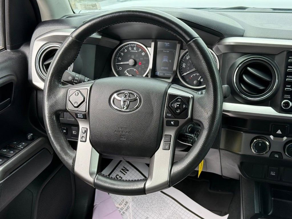 Certified 2022 Toyota Tacoma SR5 AWD/4WD image 18
