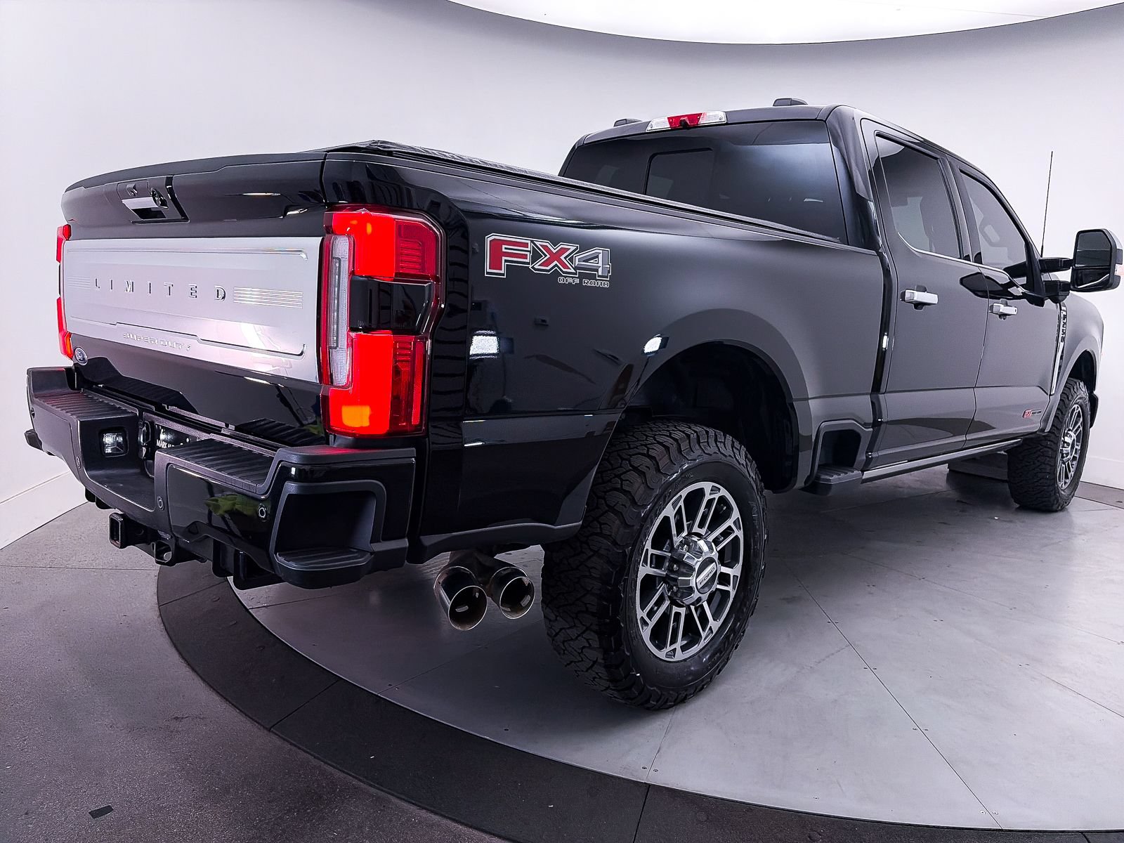 Used 2024 Ford F250 Limited w/ FX4 Off-Road Package AWD/4WD image 17
