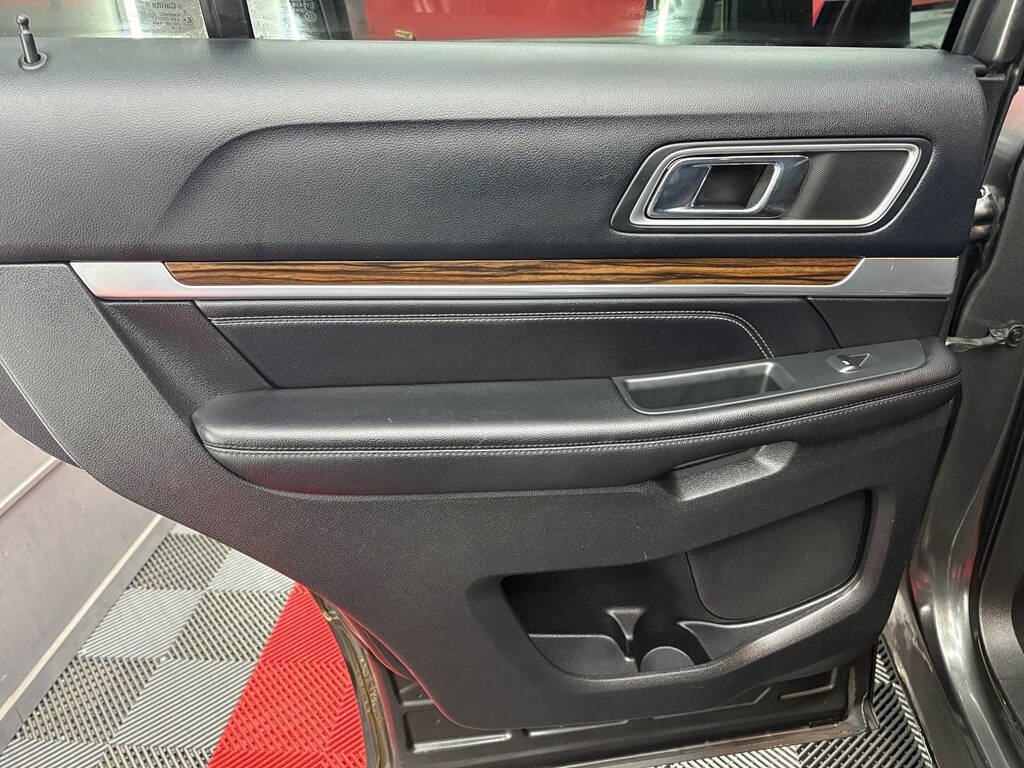 Used 2016 Ford Explorer Limited image 10