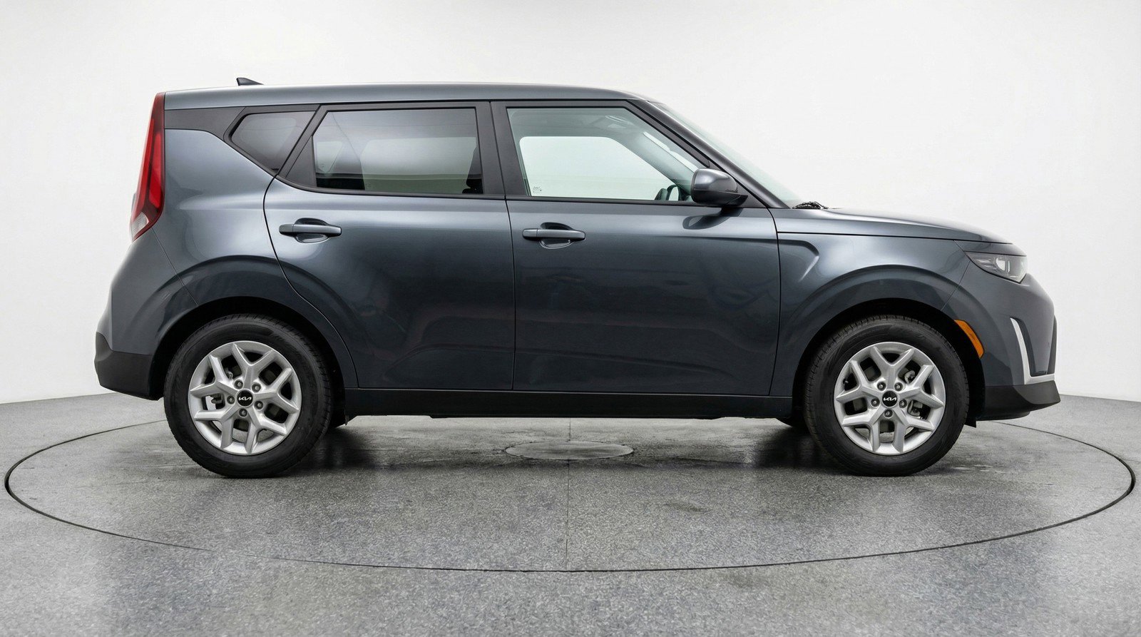 Used 2025 Kia Soul LX w/ LX Technology Package FWD image 11