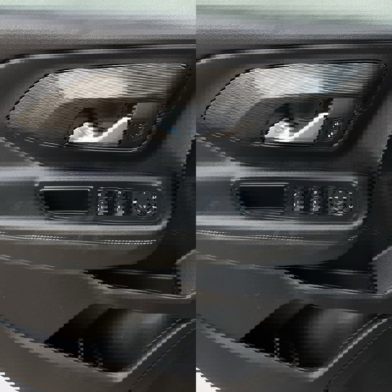 Used 2024 GMC Terrain SLE image 21