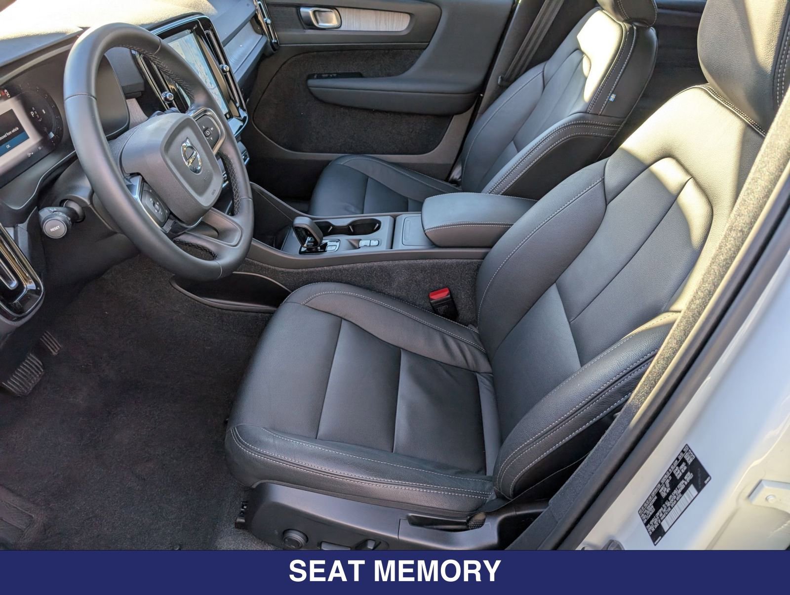 Used 2024 Volvo XC40 B5 Core AWD/4WD image 7