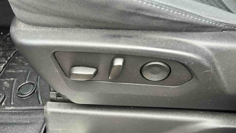 Used 2023 Chevrolet Silverado 1500 LT image 18