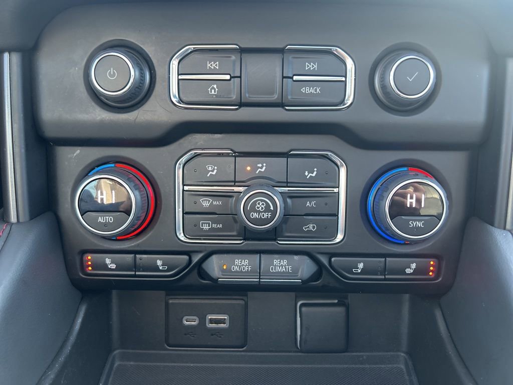 Used 2022 Chevrolet Suburban RST w/ Luxury Package image 35