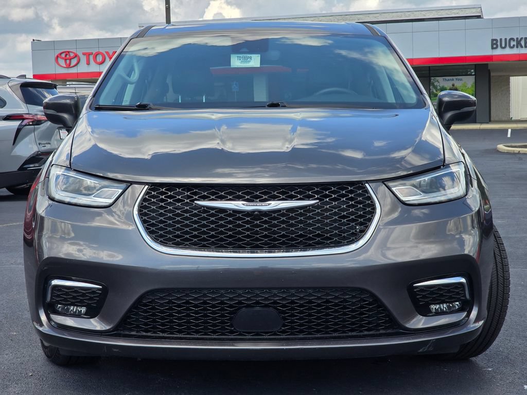 Used 2023 Chrysler Pacifica Touring-L FWD image 3