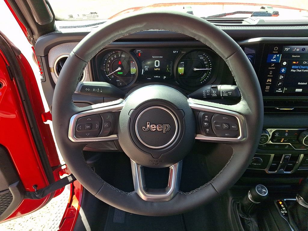 Used 2025 Jeep Wrangler Unlimited Sahara image 21