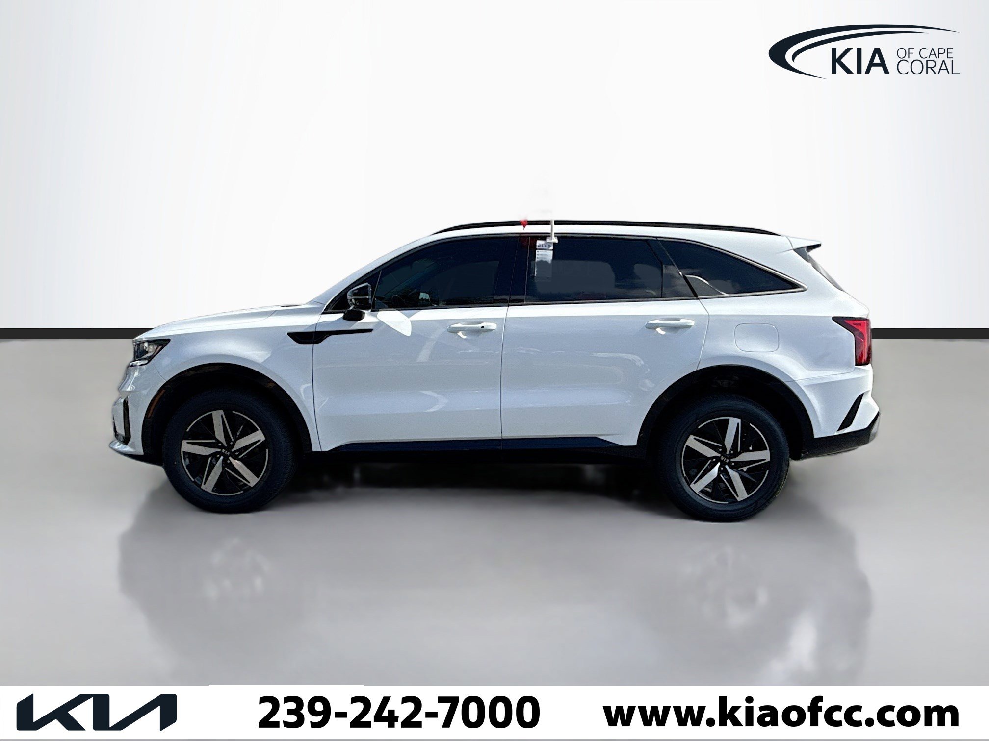 Used 2021 Kia Sorento EX w/ Panoramic Sunroof Package image 3