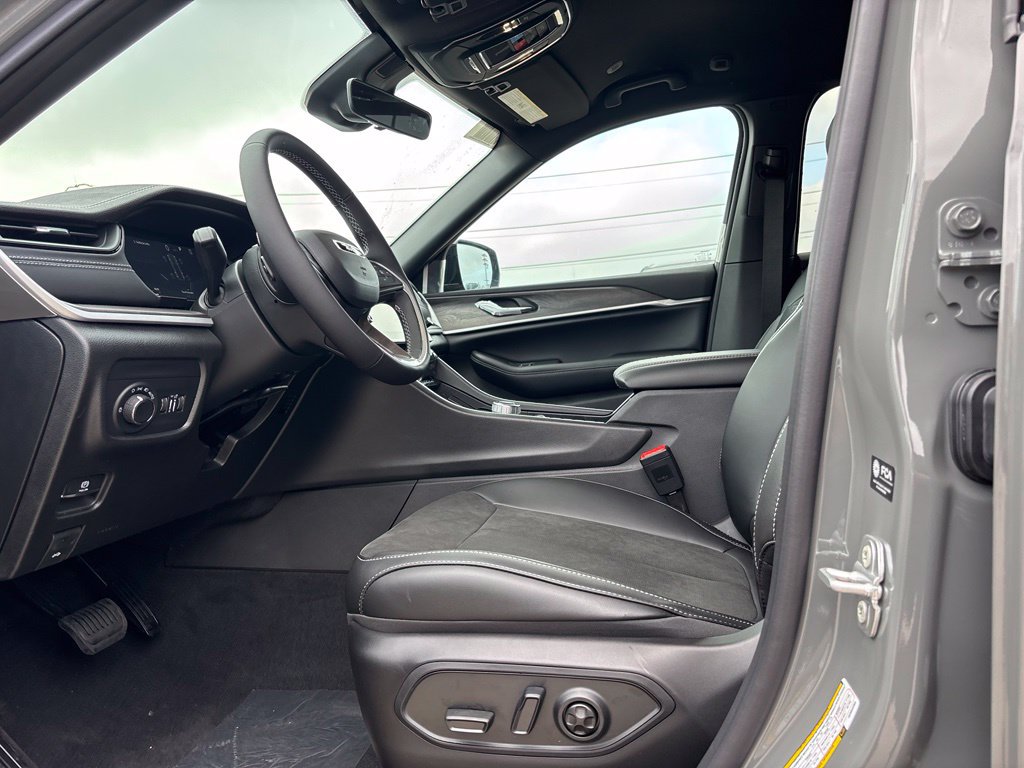 New 2027 Jeep Grand Cherokee 4WD image 11