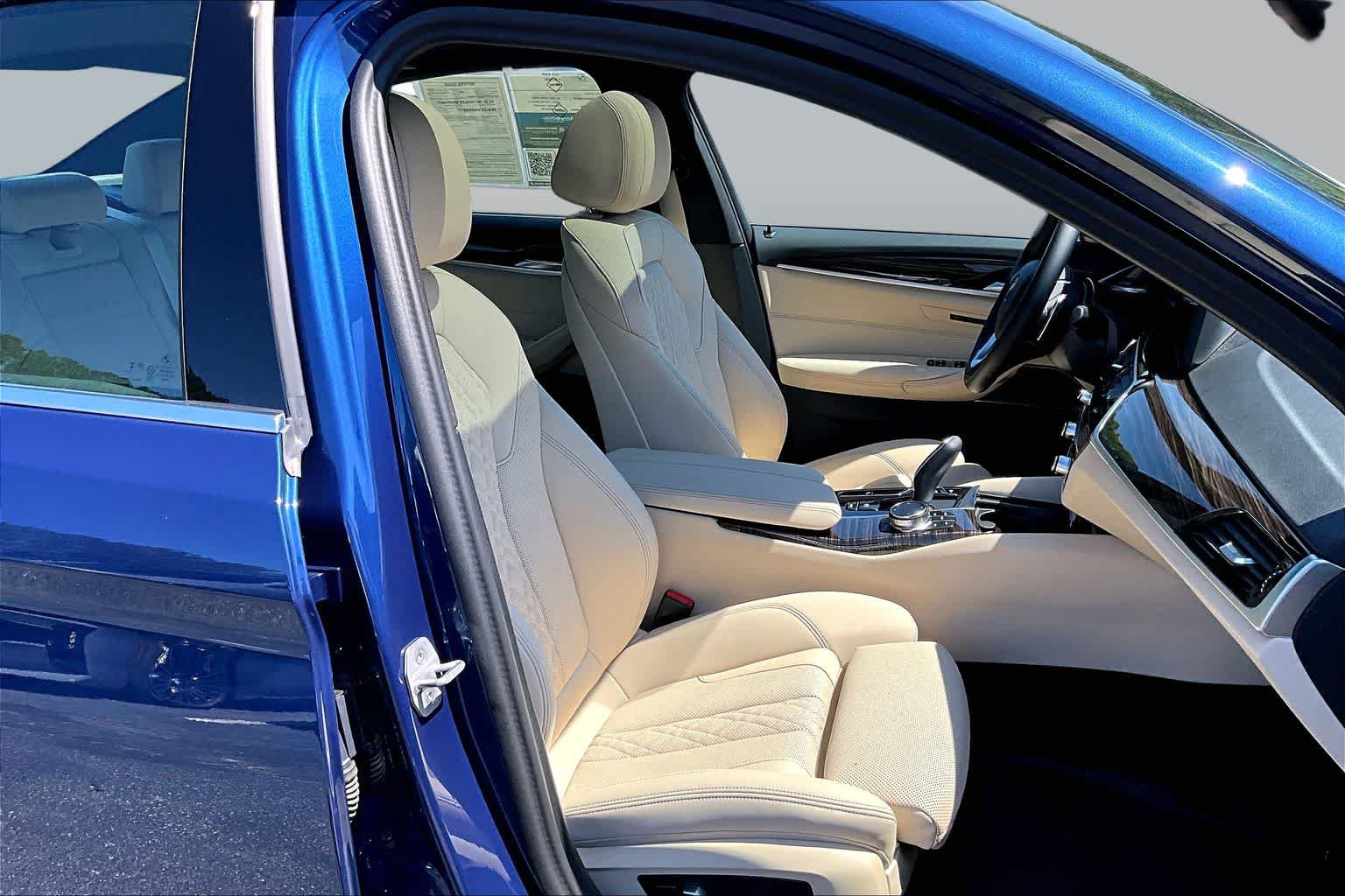 Used 2023 BMW 530i w/ Premium Package RWD image 9