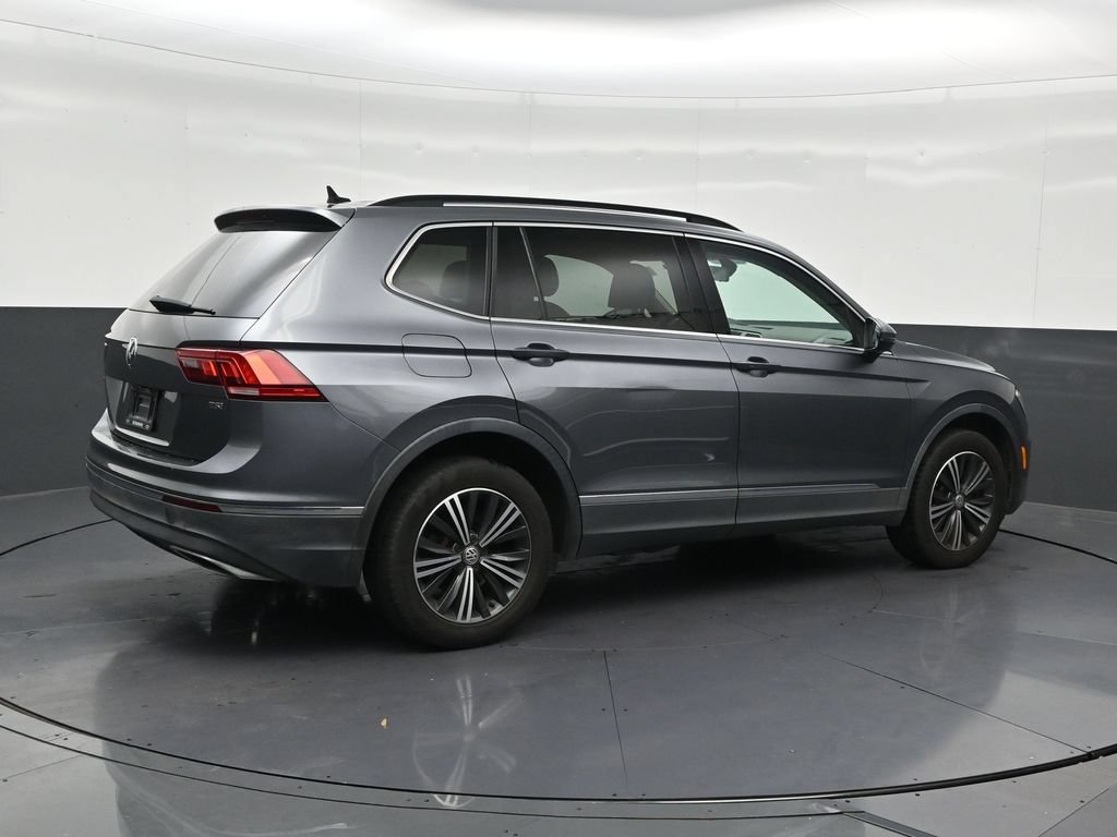 Used 2018 Volkswagen Tiguan SE w/ 18" Alloy Wheels Package FWD image 5