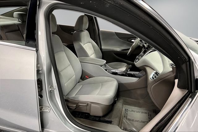 Used 2020 Chevrolet Malibu LT FWD image 25