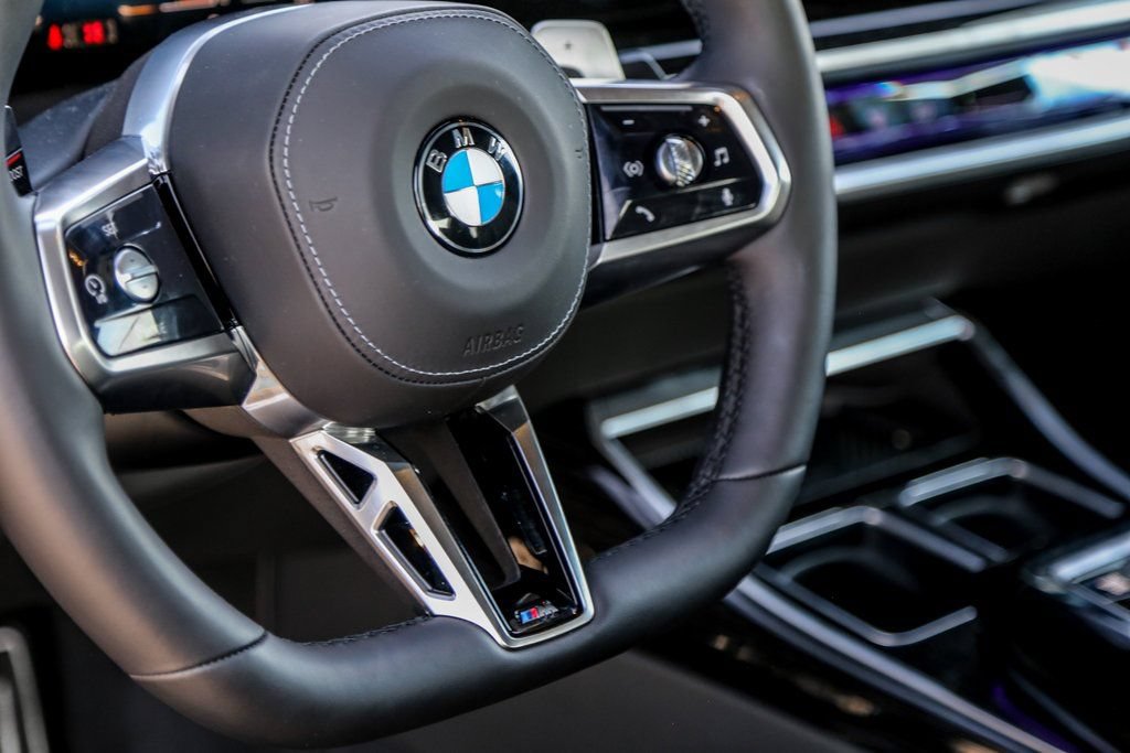 Used 2025 BMW 760i xDrive w/ Executive Package AWD/4WD image 13