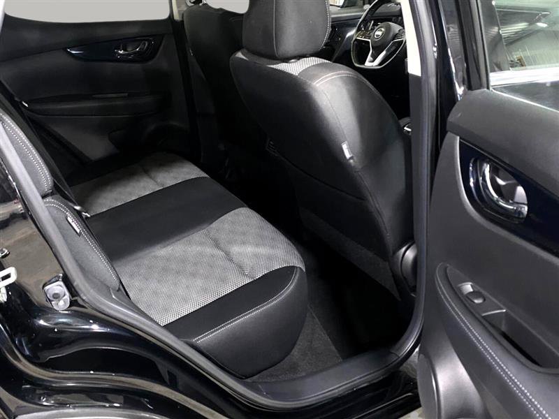 Used 2020 Nissan Rogue Sport SV w/ All-Weather Package image 27