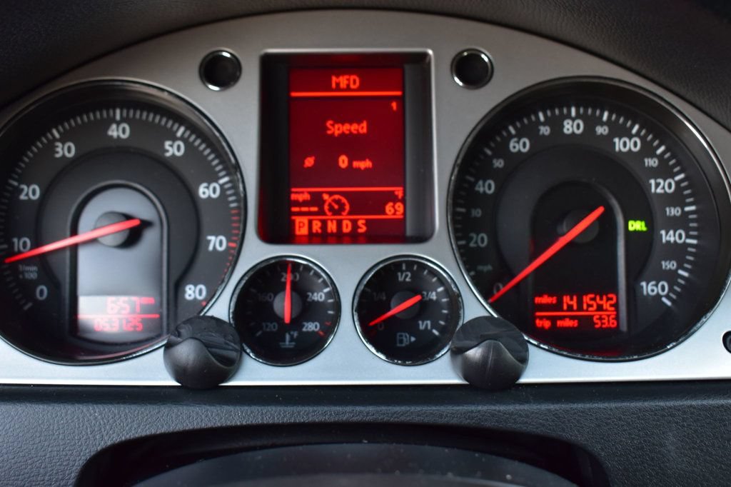 Used 2009 Volkswagen Passat Komfort FWD image 27