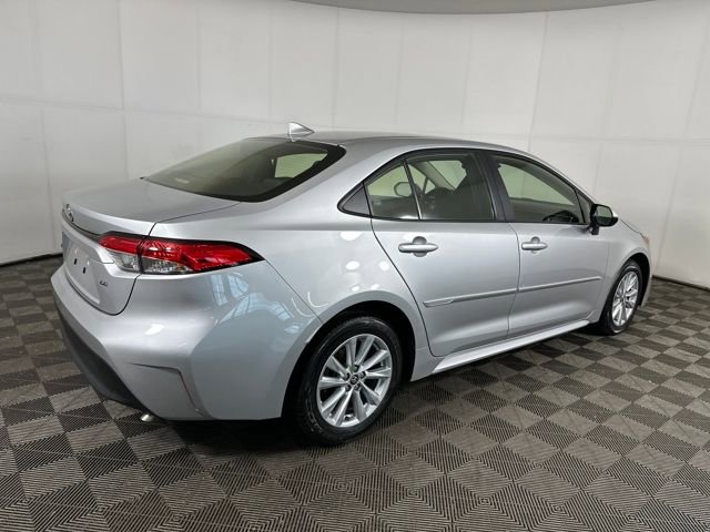 Used 2023 Toyota Corolla LE w/ LE Convenience Package image 3