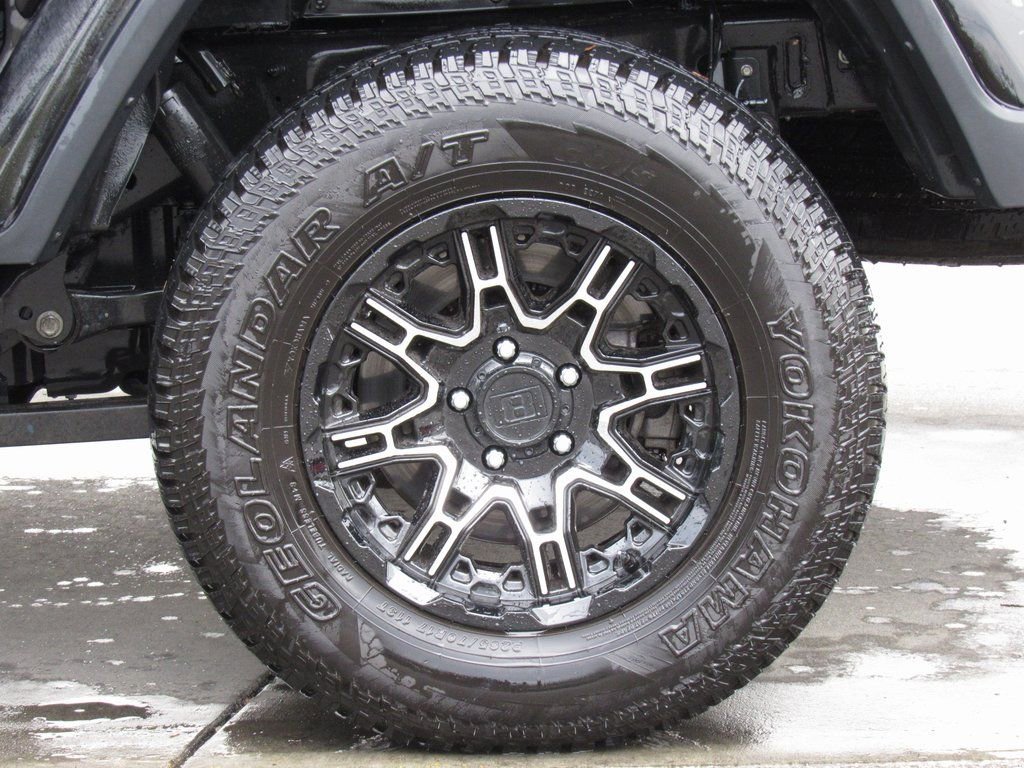 Used 2021 Jeep Gladiator Sport image 32