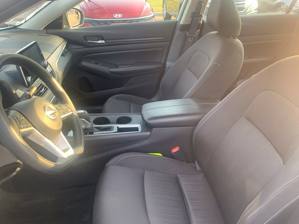 Used 2025 Nissan Altima 2.5 SV FWD image 7
