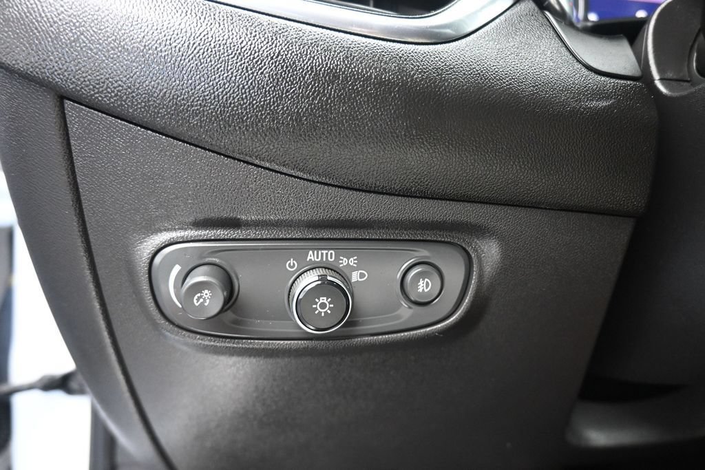 Used 2021 Chevrolet Equinox Premier FWD image 39