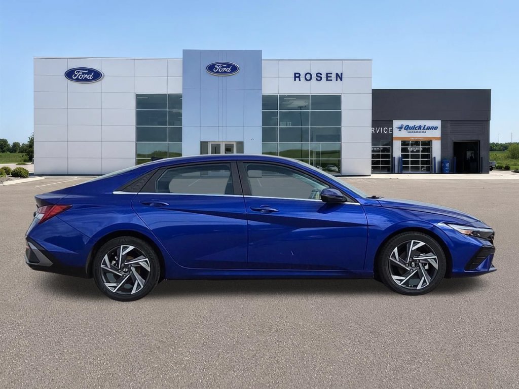 Used 2024 Hyundai Elantra Limited FWD image 2