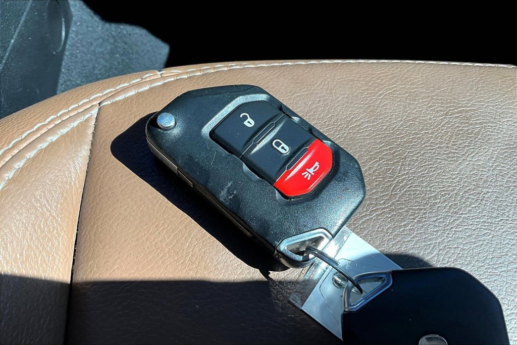 Used 2020 Jeep Wrangler Unlimited Sahara AWD/4WD image 10