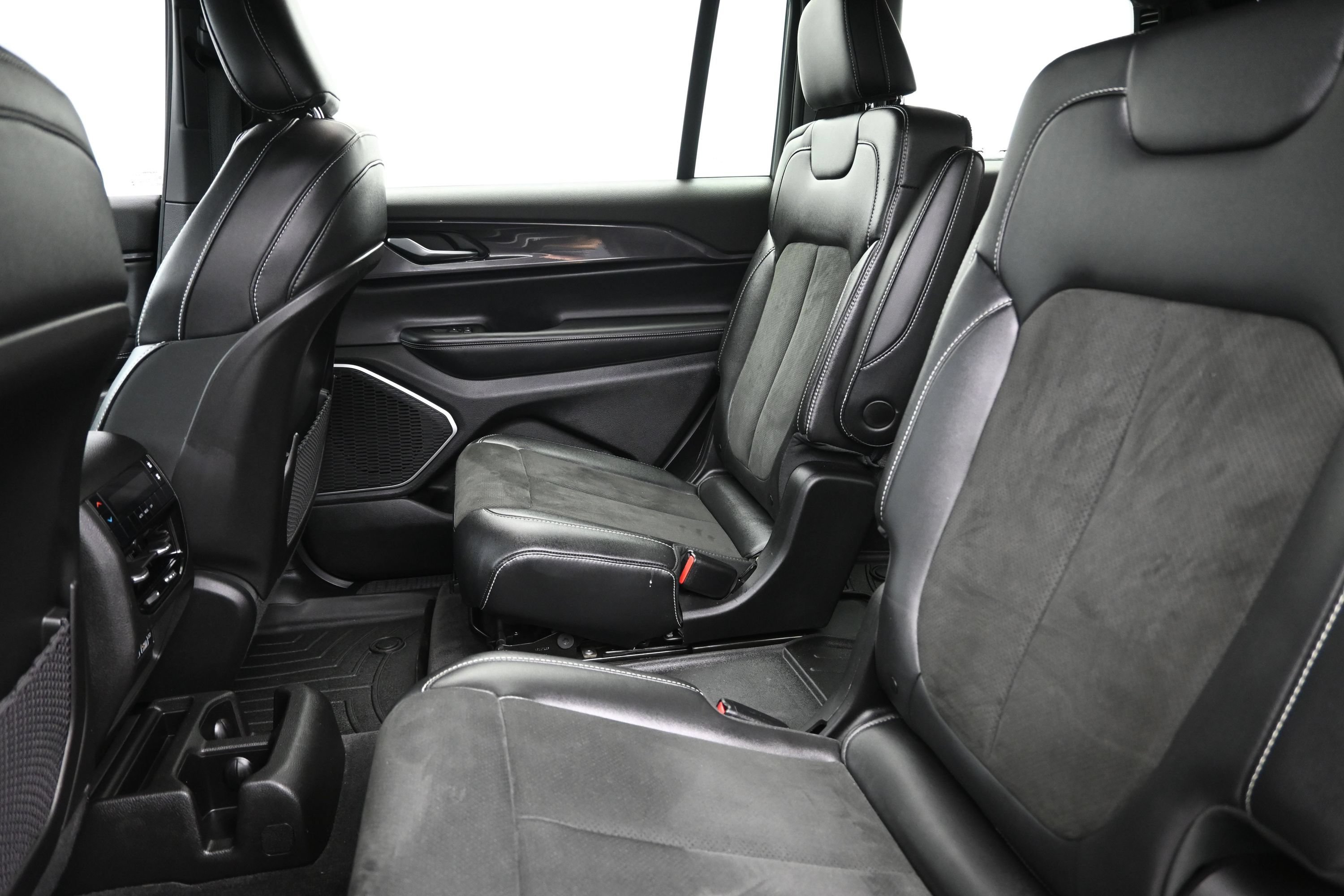 Used 2021 Jeep Grand Cherokee L Laredo AWD/4WD image 26