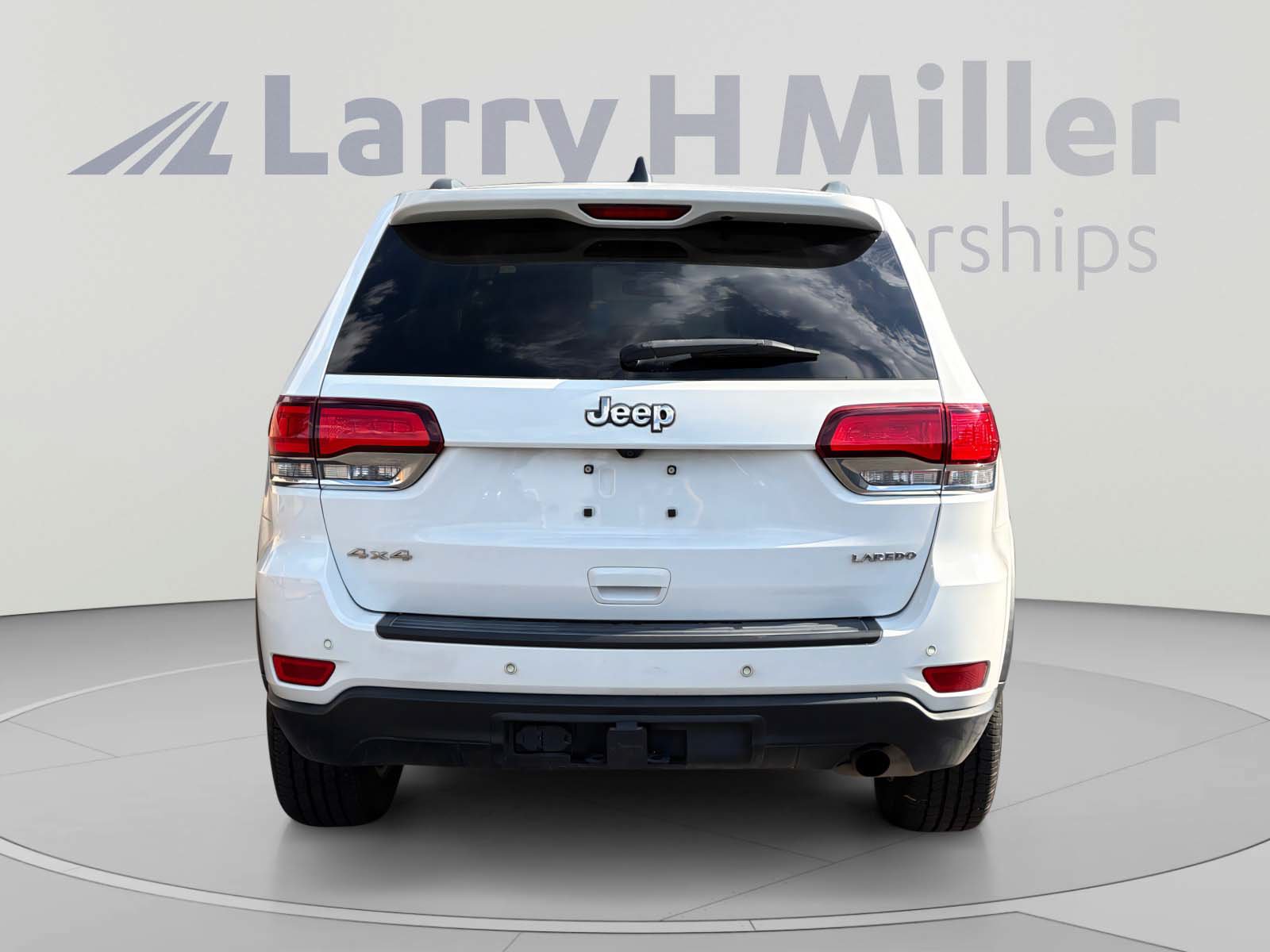 Used 2021 Jeep Grand Cherokee Laredo AWD/4WD image 4