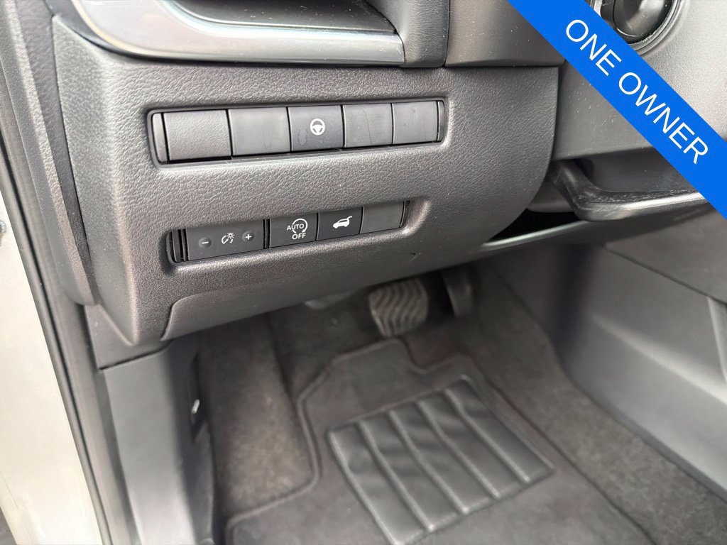 Used 2024 Nissan Rogue SV AWD/4WD image 11