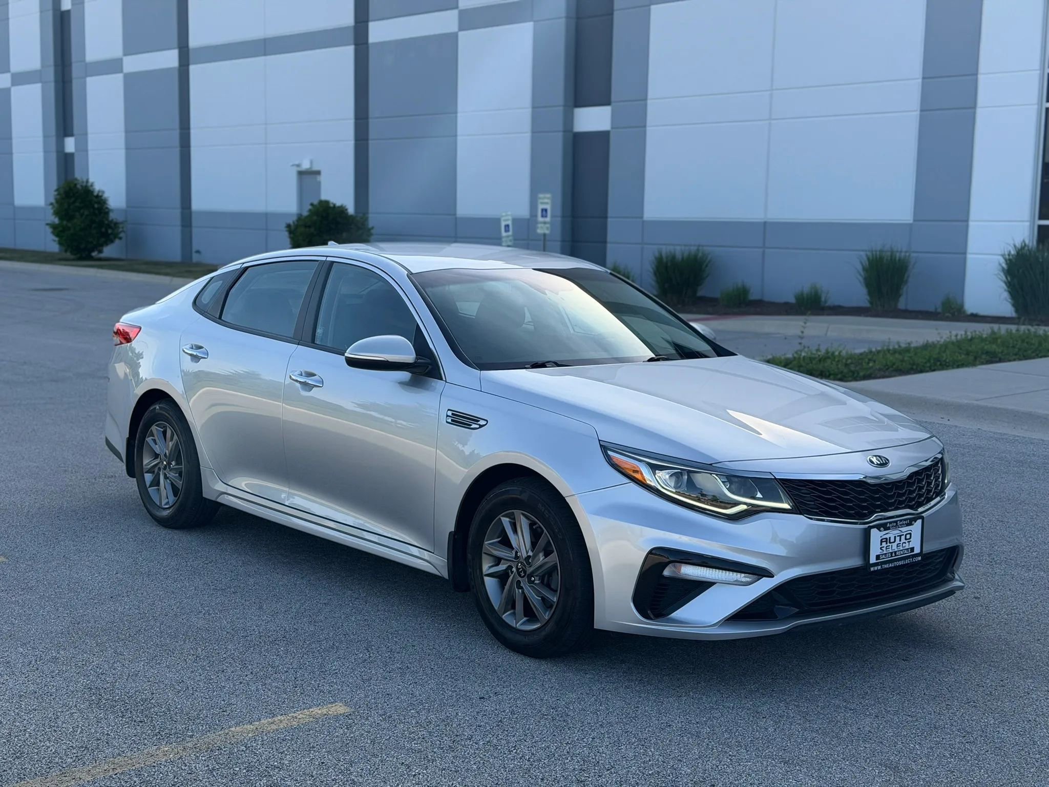 Used 2019 Kia Optima LX FWD image 3