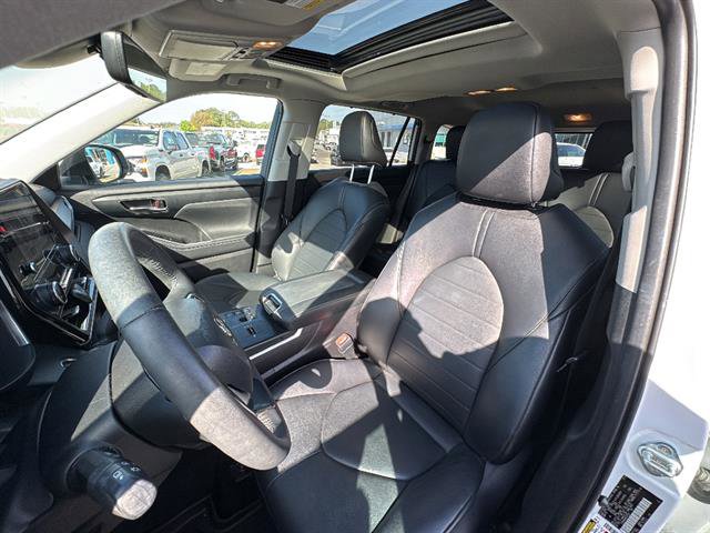 Used 2024 Toyota Highlander XLE image 15