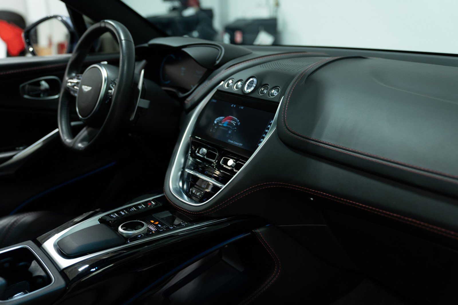 Used 2021 Aston Martin DBX image 11