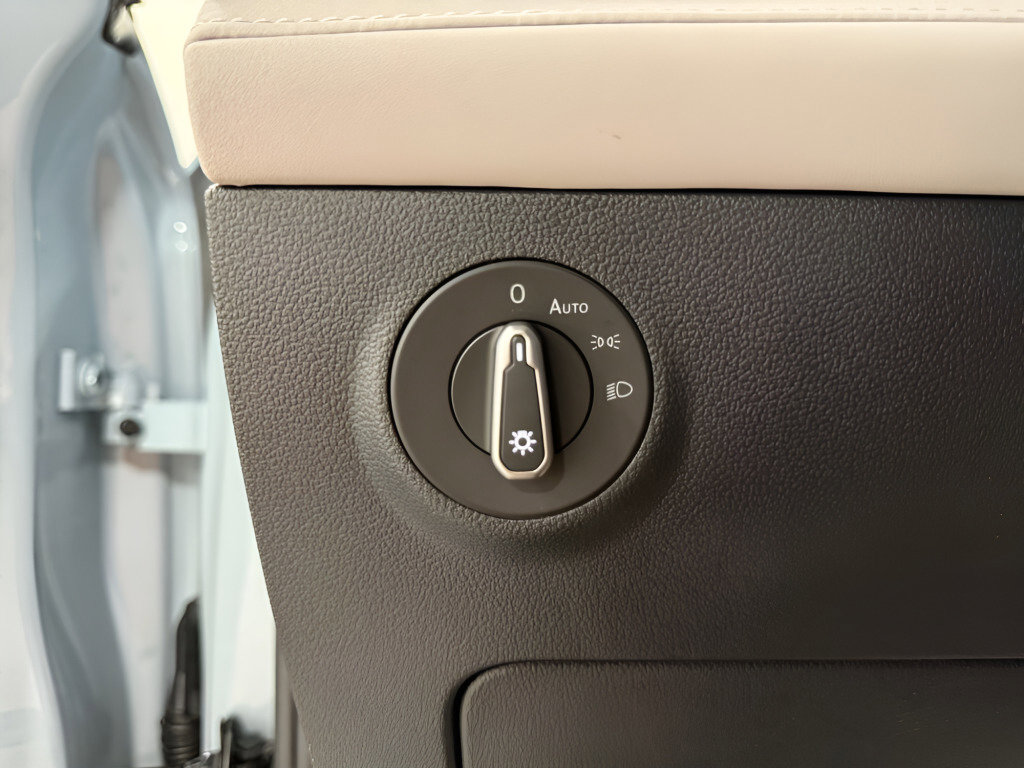 Used 2025 Volkswagen Taos SE image 22