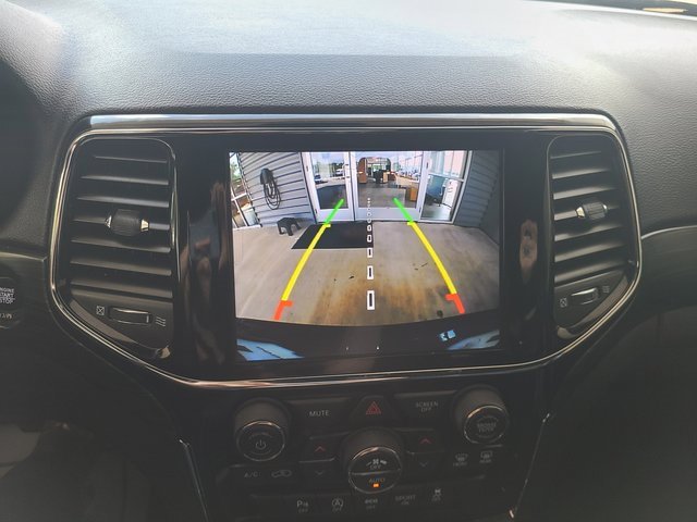 Used 2020 Jeep Grand Cherokee Altitude image 12