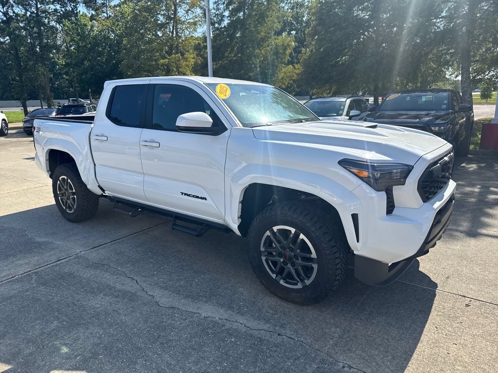Used 2025 Toyota Tacoma TRD Sport AWD/4WD image 9